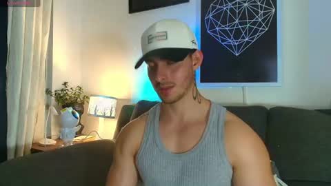 Snapshot of thomylov chatting on 06-11-26, 02:44 thomylov online show from 06-11-26, 02:44