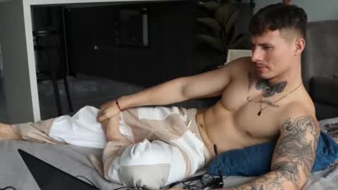 Sebastian online show from 02-11-25, 07:48