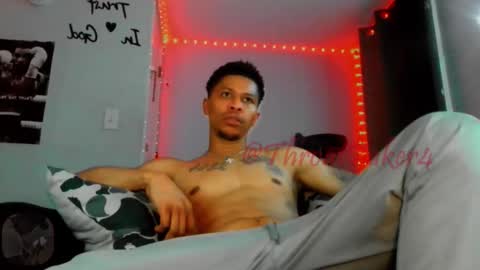 Snapshot of throattaker4l_ chatting on 06-04-26, 04:51 ThroatTaker4l online show from 06-04-26, 04:51