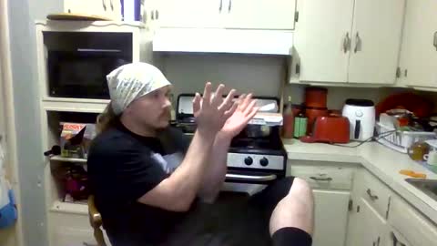 Snapshot of thunder8u42 chatting on 10-29-25, 07:32 thunder8u42 online show from 10-29-25, 07:32