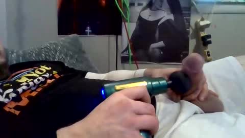 Snapshot of thunder8u42 chatting on 11-11-25, 11:16 thunder8u42 online show from 11-11-25, 11:16