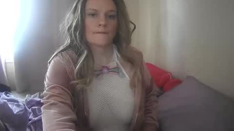 Snapshot of thunderbabe77 chatting on 11-15-25, 07:10 Thunderbabe online show from 11-15-25, 07:10