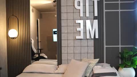 Snapshot of tian_brooks chatting on 12-15-25, 04:50 Tian Brooks online show from 12-15-25, 04:50