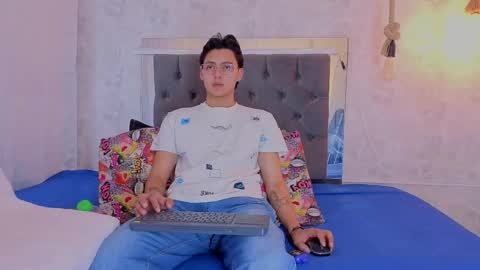 Snapshot of tian_sex chatting on 05-16-26, 04:53 online show from 05-16-26, 04:53