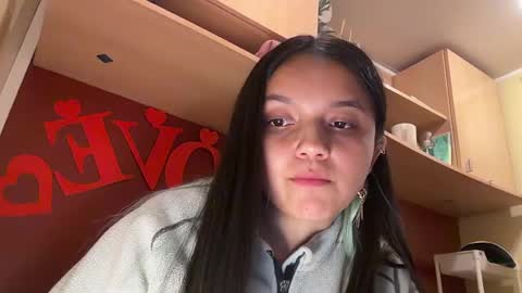 Tiana Le online show from 05-17-26, 08:05