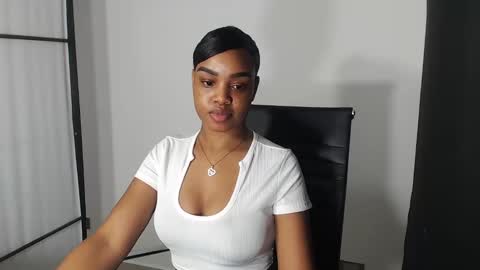 Snapshot of tianasky chatting on 02-10-25, 09:36 tianasky online show from 02-10-25, 09:36