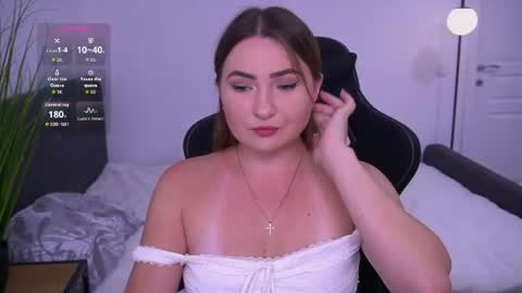 Snapshot of tianna_me chatting on 08-07-26, 11:45 tianna_me online show from 08-07-26, 11:45