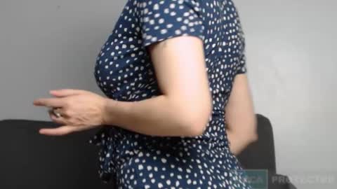 TIANNA online show from 10-28-25, 04:49