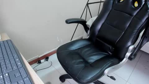 Snapshot of tiara_latina chatting on 02-26-26, 12:20 Tiara online show from 02-26-26, 12:20