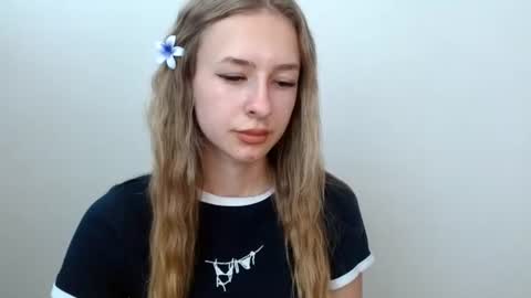 Snapshot of tiarasmile chatting on 06-30-26, 12:06 Tiara online show from 06-30-26, 12:06