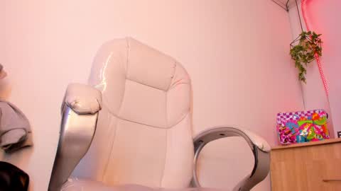 Tiarha online show from 12-30-24, 07:48