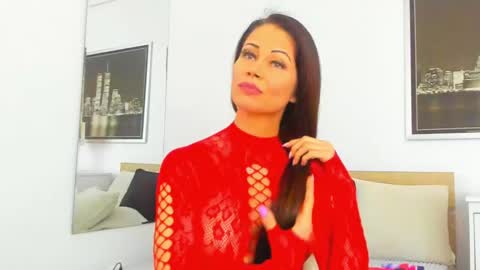 Snapshot of tiarussell chatting on 02-16-25, 09:27 Tia Russell online show from 02-16-25, 09:27