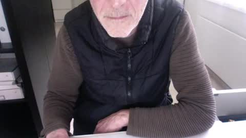 Snapshot of tiburzio chatting on 12-14-24, 01:49 tiburzio online show from 12-14-24, 01:49