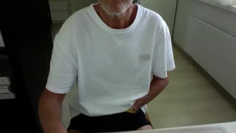 Snapshot of tiburzio chatting on 09-16-25, 01:45 tiburzio online show from 09-16-25, 01:45