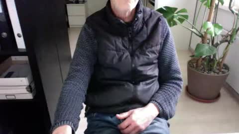 Snapshot of tiburzio chatting on 12-01-25, 02:00 tiburzio online show from 12-01-25, 02:00