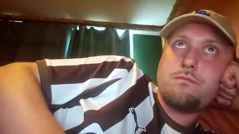 Snapshot of tieduphero chatting on 05-11-26, 04:37 tieduphero online show from 05-11-26, 04:37