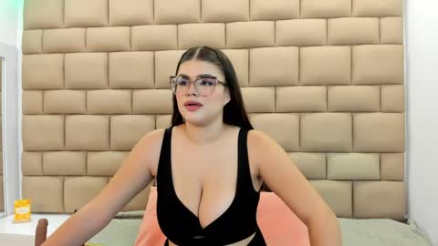 Snapshot of tifannyrosen chatting on 05-25-26, 11:49 Tifanny online show from 05-25-26, 11:49