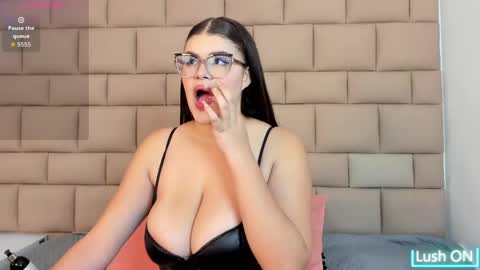 Snapshot of tifannyrosen chatting on 05-28-26, 11:51 Tifanny online show from 05-28-26, 11:51
