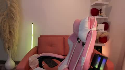 Tiffany online show from 03-02-26, 04:03