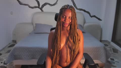 Snapshot of tifanytaylor1_ chatting on 12-20-24, 09:00 TIFF online show from 12-20-24, 09:00