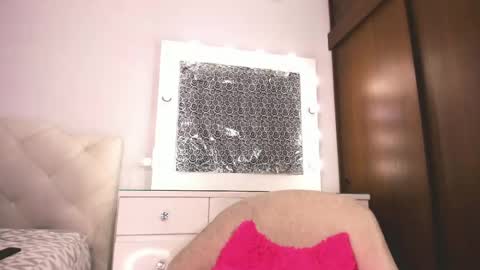 Snapshot of tiffanny_quinn chatting on 02-28-25, 02:20 Tiff online show from 02-28-25, 02:20