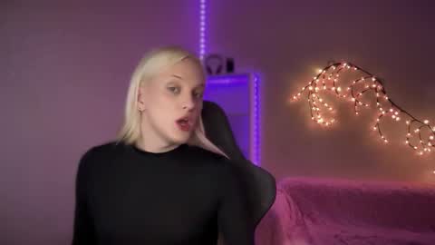 Amira online show from 10-29-25, 10:39