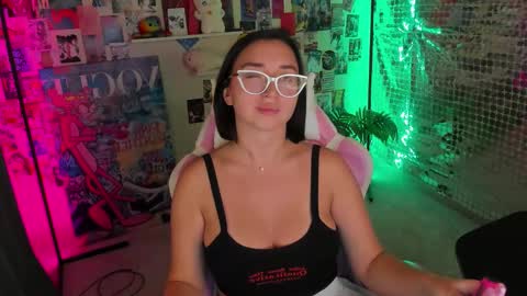 Snapshot of tiffany_robinson chatting on 02-11-26, 12:32 tiffany_robinson online show from 02-11-26, 12:32