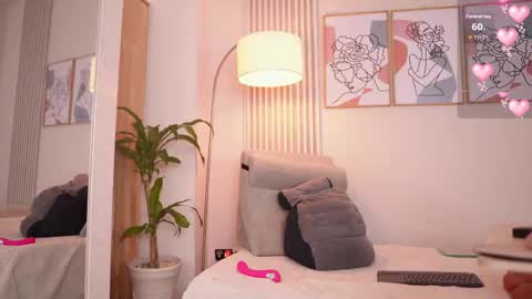 Tiffany online show from 10-04-25, 02:26