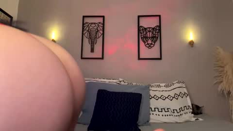  CAMI VELEZ camivelezz   online show from 04-14-26, 10:05