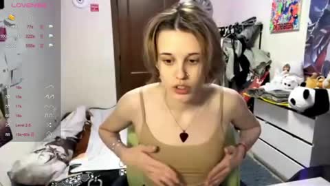 Snapshot of tiffanydziewanowski chatting on 04-28-26, 01:49 Tiffany online show from 04-28-26, 01:49