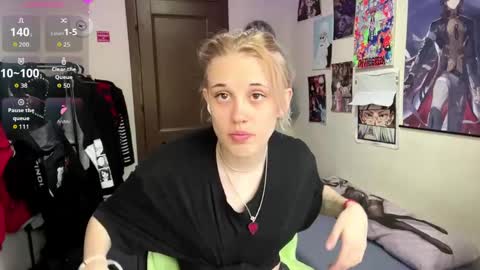 Snapshot of tiffanydziewanowski chatting on 05-25-26, 10:32 Tiffany online show from 05-25-26, 10:32