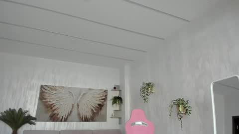 Tiffany Houston online show from 01-13-26, 07:24