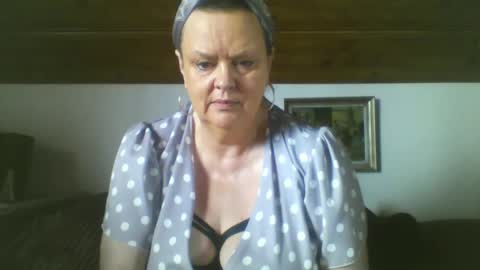 Snapshot of tiffanymature chatting on 09-13-25, 08:03 TiffanyMature online show from 09-13-25, 08:03