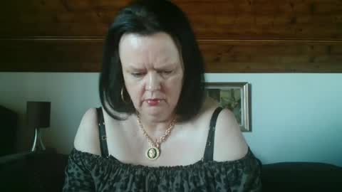 Snapshot of tiffanymature chatting on 09-27-25, 09:36 TiffanyMature online show from 09-27-25, 09:36