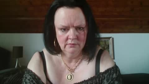 Snapshot of tiffanymature chatting on 09-30-25, 09:25 TiffanyMature online show from 09-30-25, 09:25
