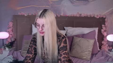 tiffanypeach online show from 03-13-26, 01:18