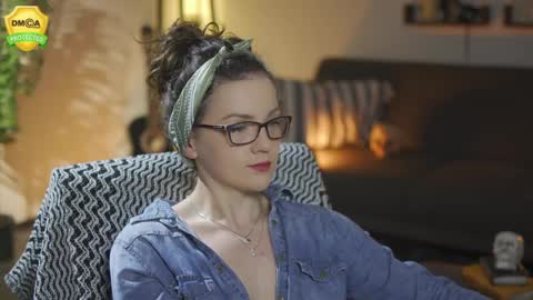 tiffanyriox online show from 04-03-26, 11:47