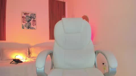 Snapshot of tiffanywright_ chatting on 10-12-25, 01:10 Tiffany online show from 10-12-25, 01:10