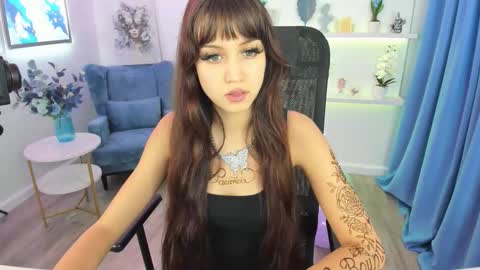 tiffanyyoun online show from 12-01-25, 07:08