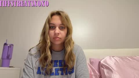 Tiffstreatsxoxo online show from 05-17-26, 03:08