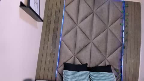 Tiffany  online show from 11-01-25, 08:00