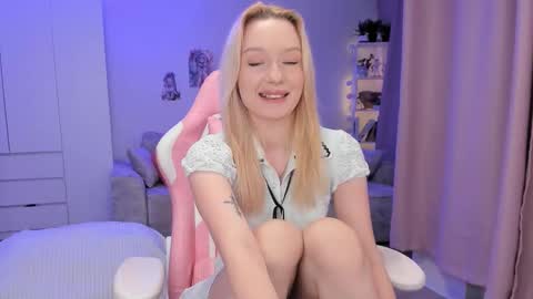 Tiffany online show from 11-25-25, 03:17