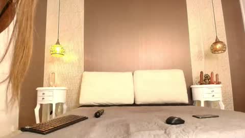 T I F F A N Y online show from 01-05-26, 08:23