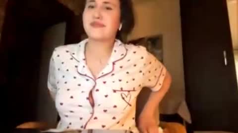 Snapshot of tildaaltshuler chatting on 06-16-26, 04:20 Emma online show from 06-16-26, 04:20