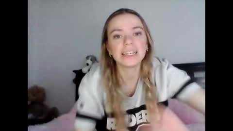 Snapshot of tilylove chatting on 05-15-26, 02:07 Tily Love online show from 05-15-26, 02:07
