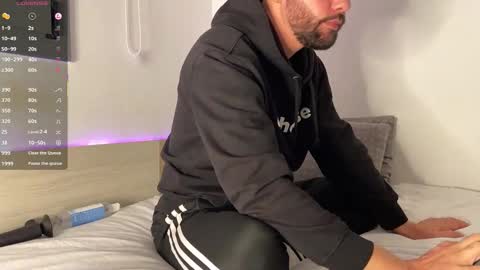 Snapshot of tim_beard chatting on 12-18-25, 11:22 Tim Beard online show from 12-18-25, 11:22