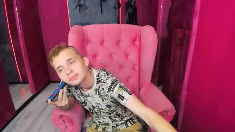 Snapshot of tim_blackk chatting on 10-05-25, 08:40 Tim online show from 10-05-25, 08:40