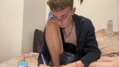 Snapshot of timveret chatting on 12-10-24, 08:49 Wizard online show from 12-10-24, 08:49