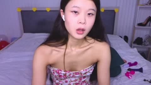 tina__kim online show from 02-05-25, 10:51