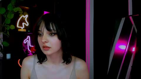 tina_golden1 online show from 04-15-26, 11:17